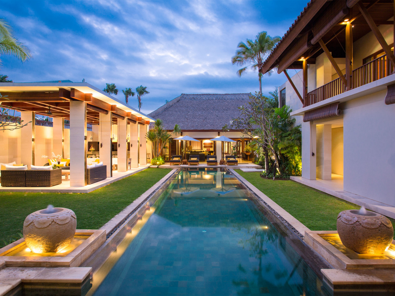 1.-Villa-Lilibel-The-villa-lit-up-1-1280x960.jpg