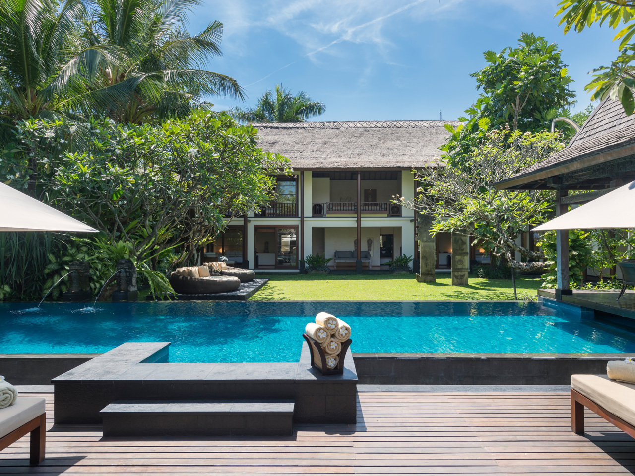 1.-Villa-Ramadewa-The-pool-1280x960.jpg