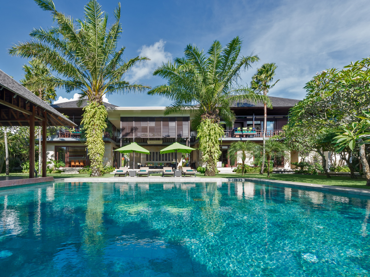 02-Bendega-Nui-Pool-and-villa-1280x960.jpg