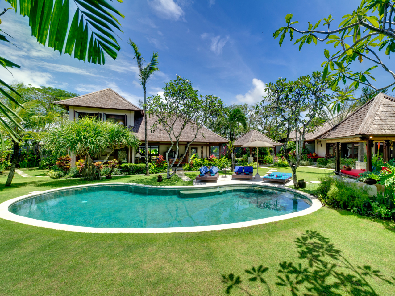 1.-Villa-Kakatua-Villa-pool-and-gardens-1280x960.jpg