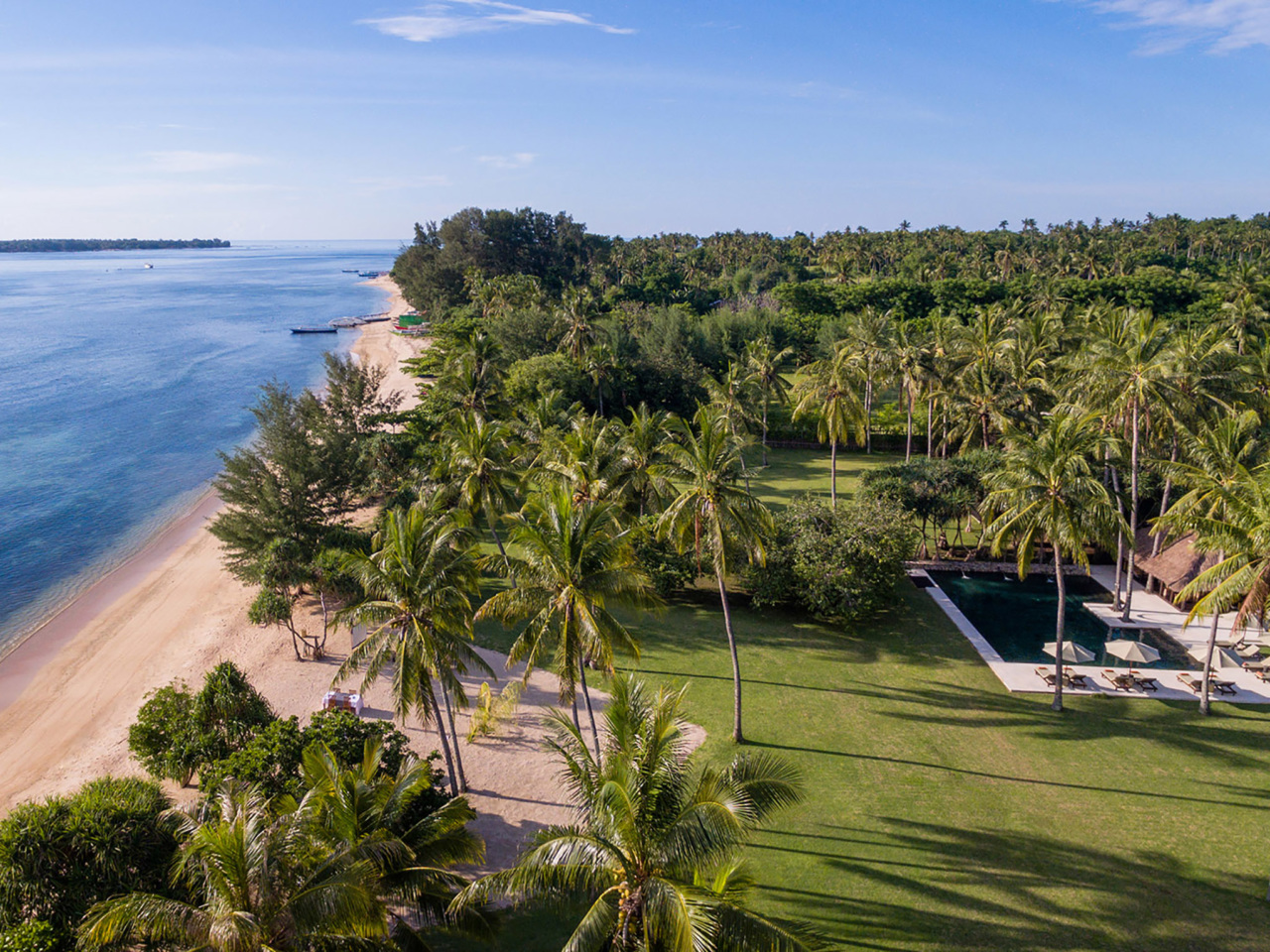13.-Sira-Beach-House-Absolute-beachfront-villa-1280x960.jpg