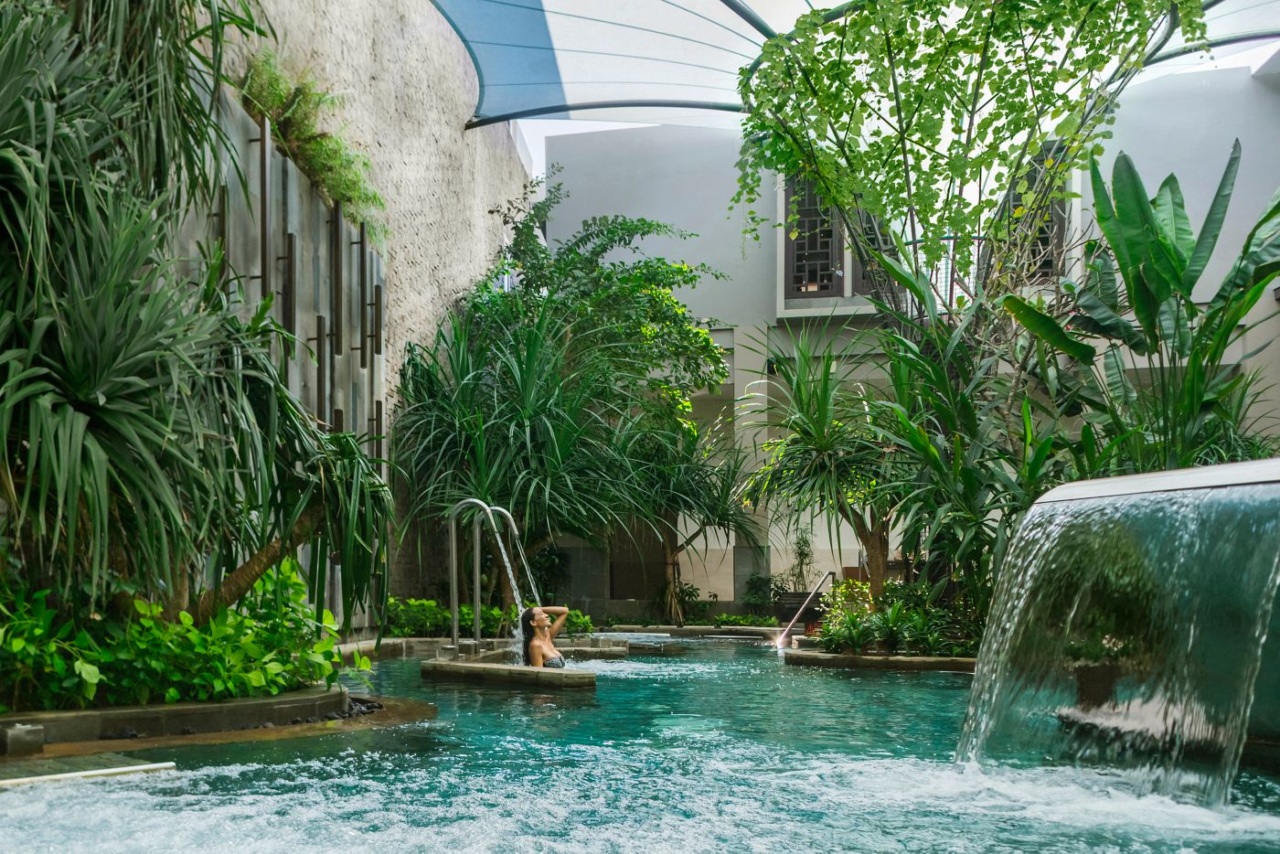 The-Ritz-Carlton-Bali-Hydro-Vital-Pool-1280x854.jpg